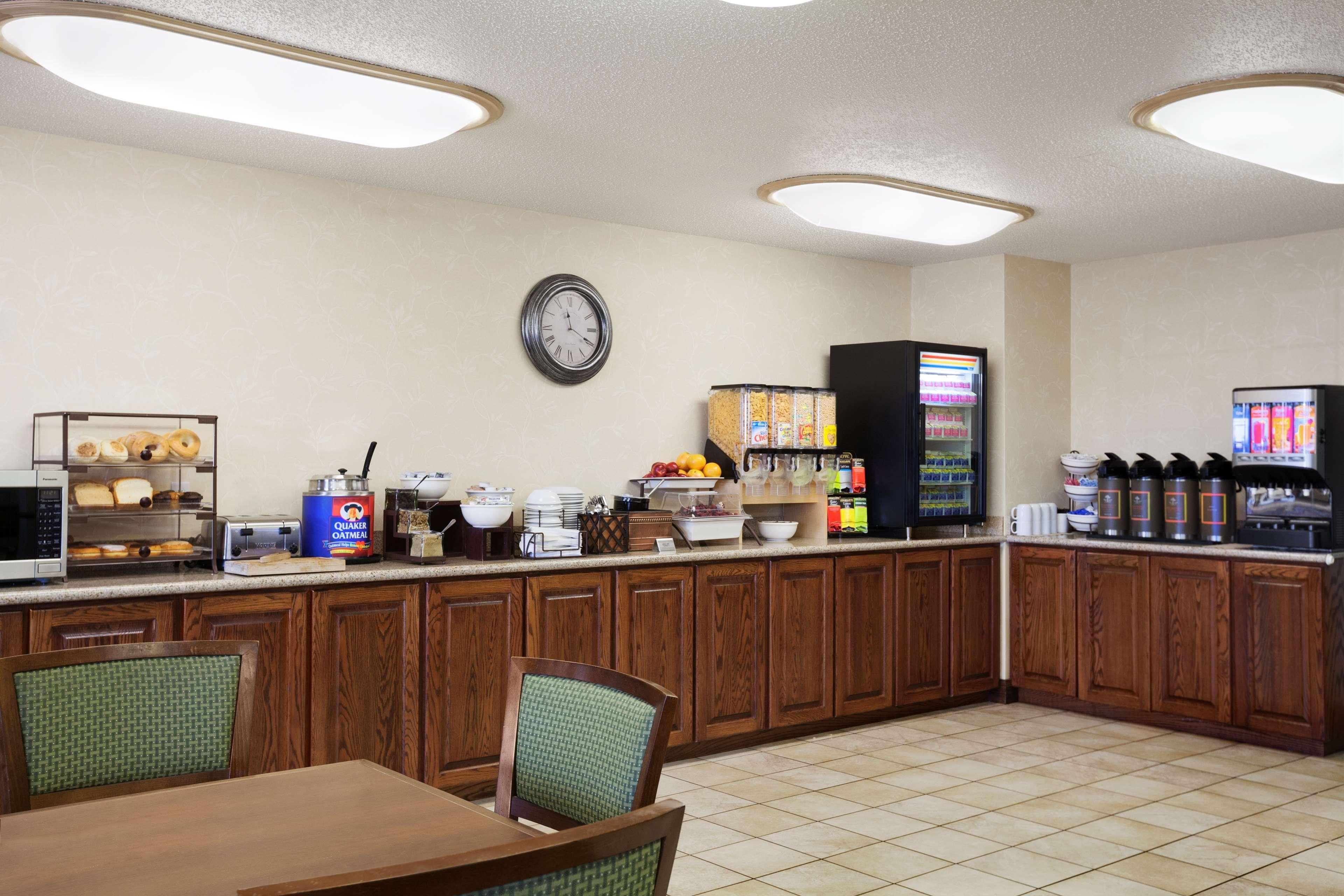 Country Inn & Suites By Radisson Bismarck Waterpark Экстерьер фото