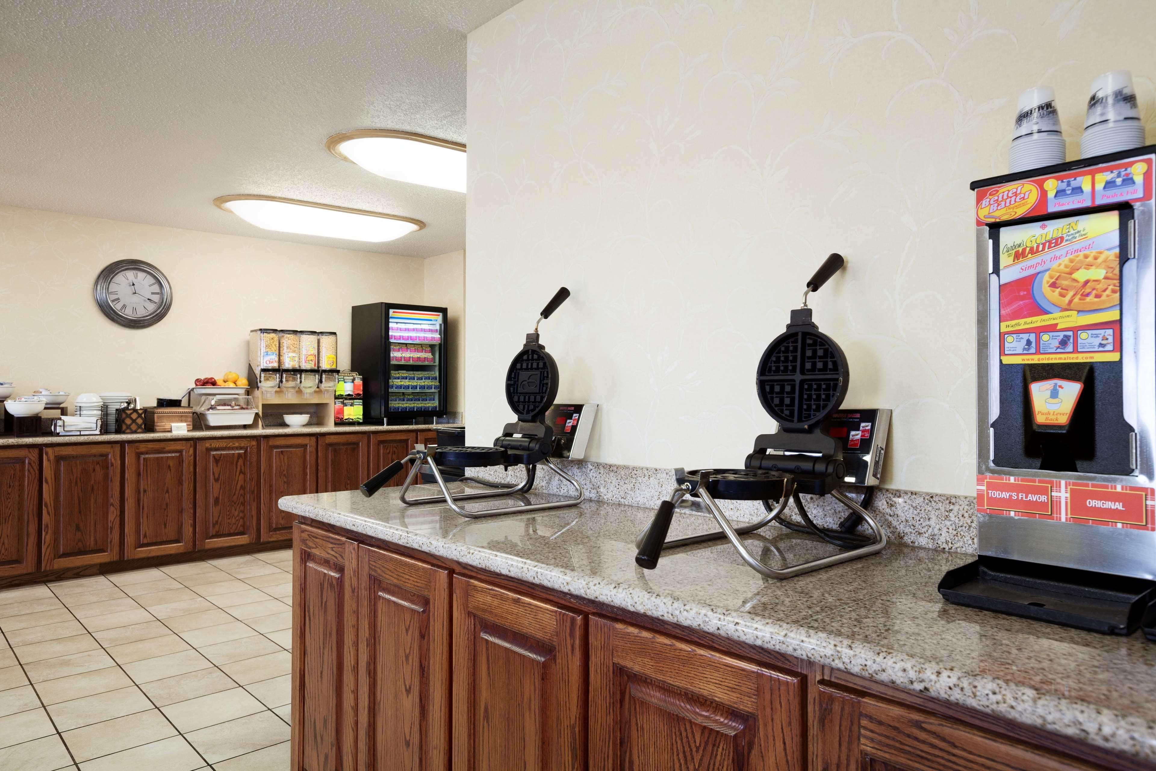 Country Inn & Suites By Radisson Bismarck Waterpark Экстерьер фото