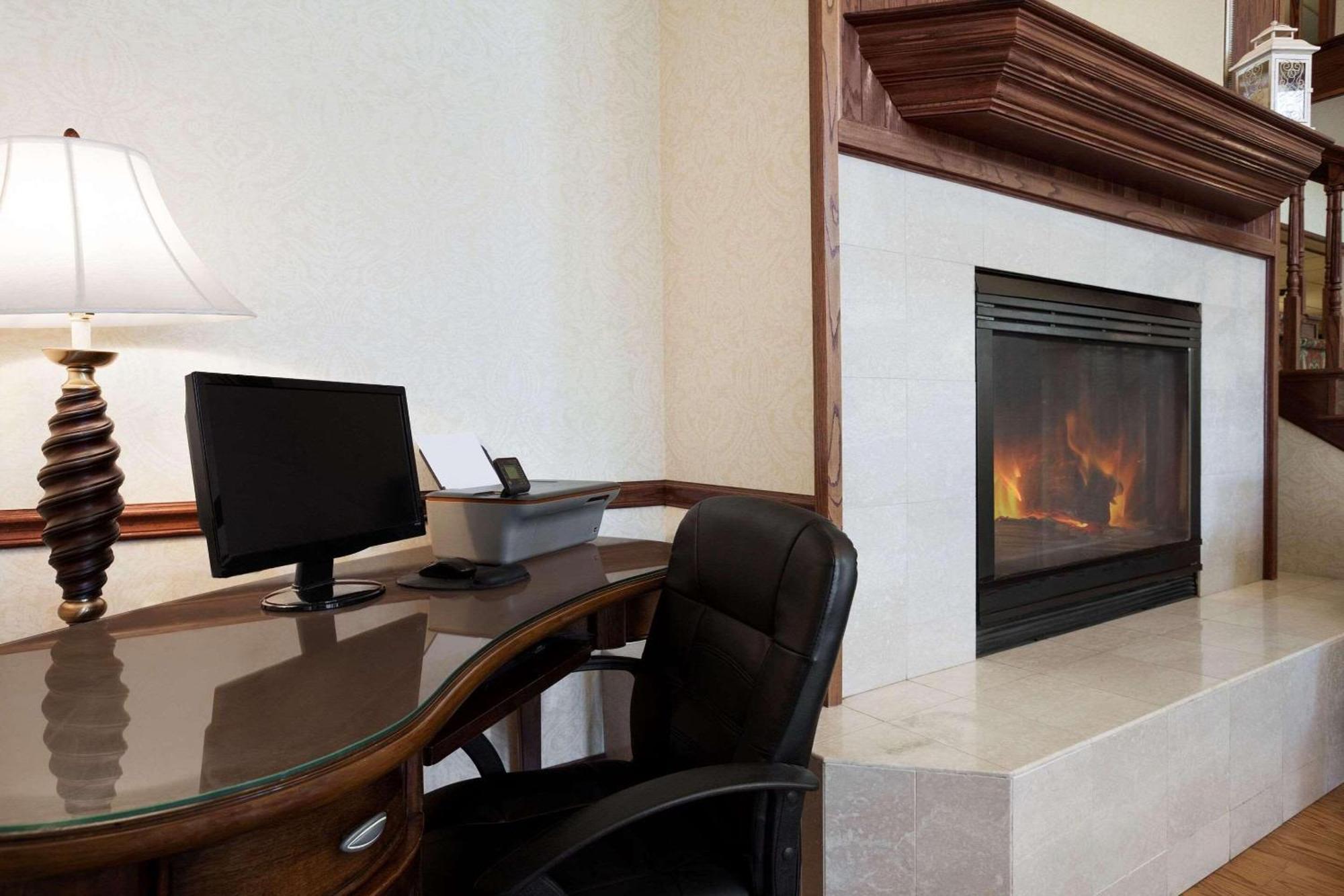 Country Inn & Suites By Radisson Bismarck Waterpark Экстерьер фото