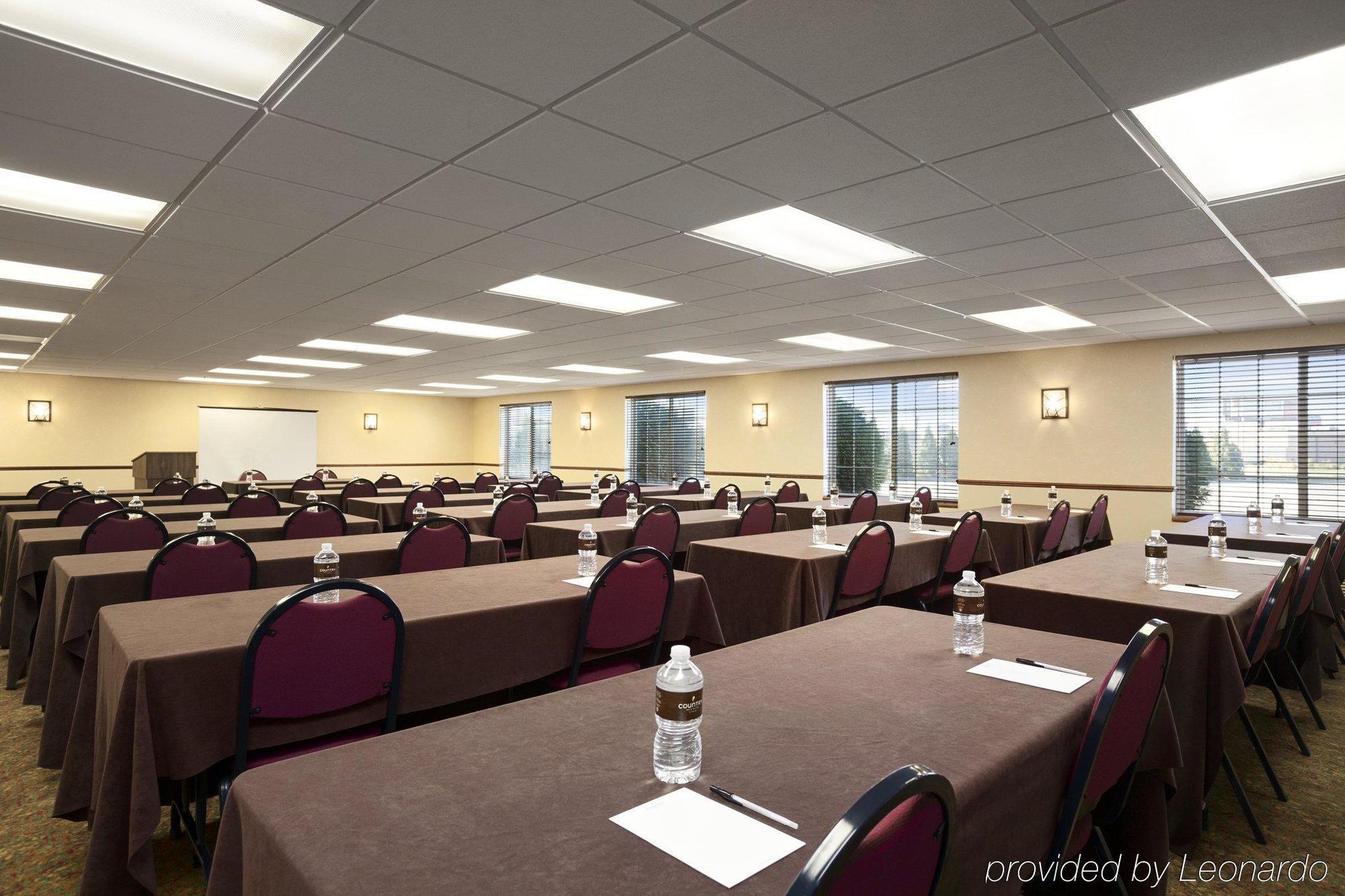 Country Inn & Suites By Radisson Bismarck Waterpark Экстерьер фото