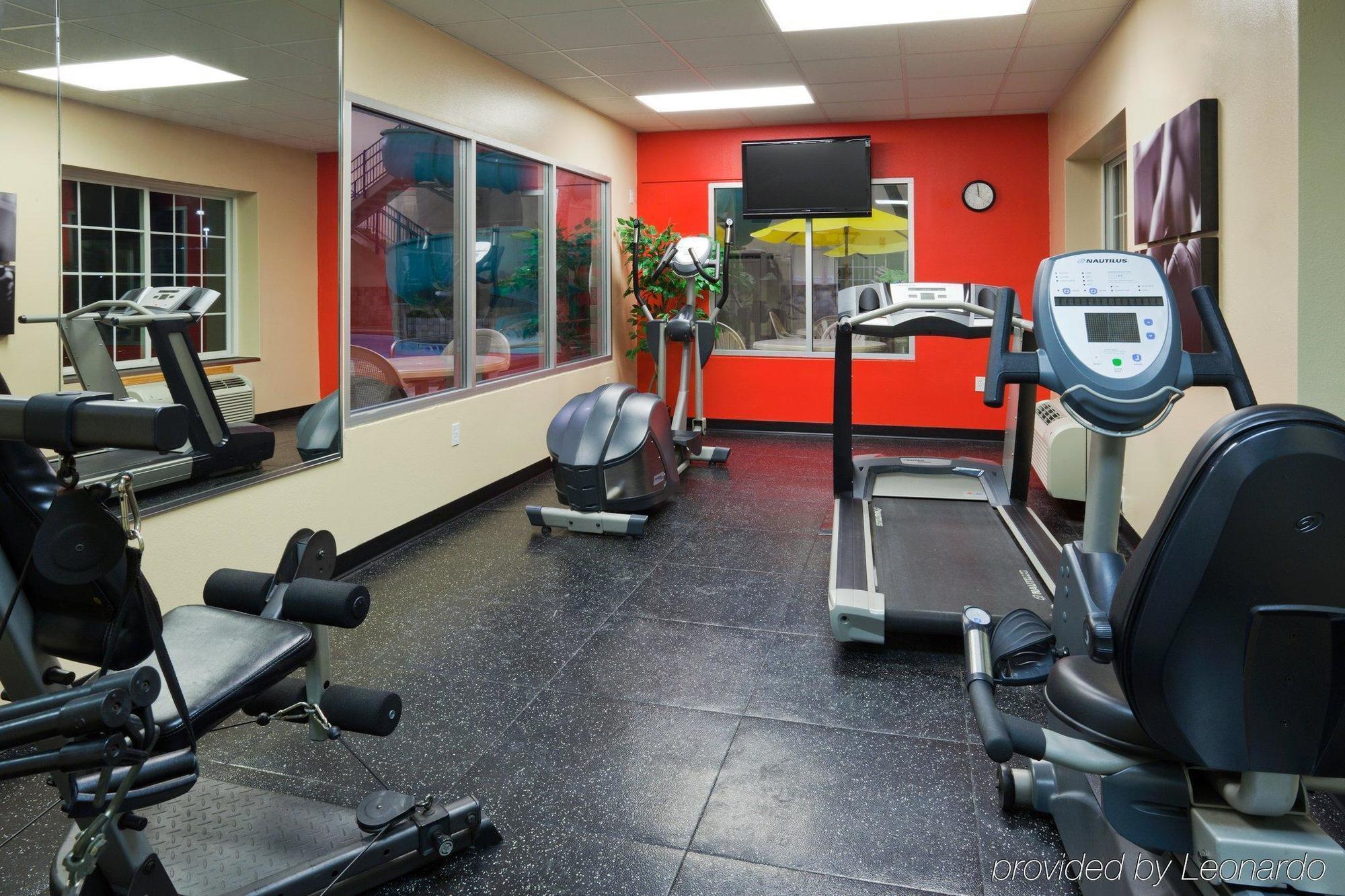 Country Inn & Suites By Radisson Bismarck Waterpark Удобства фото