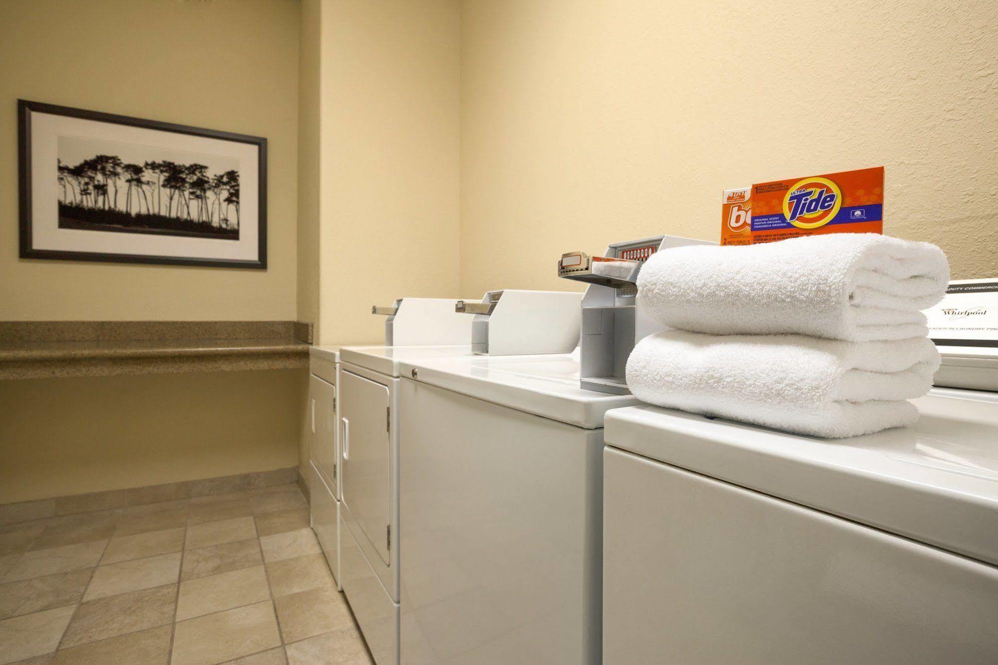 Country Inn & Suites By Radisson Bismarck Waterpark Экстерьер фото