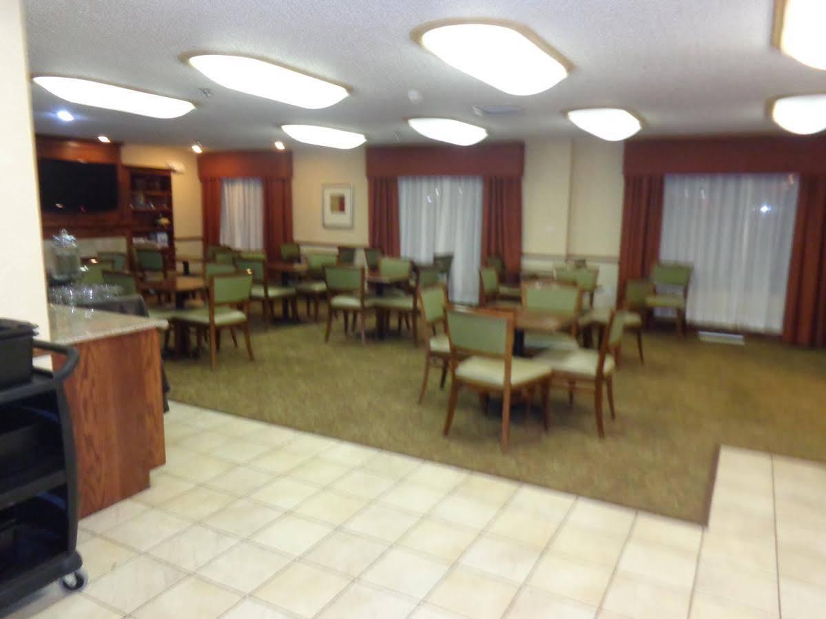Country Inn & Suites By Radisson Bismarck Waterpark Экстерьер фото