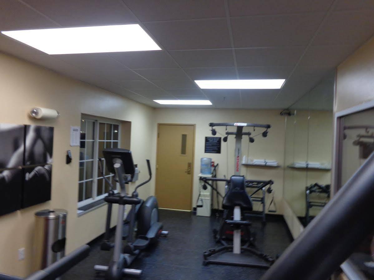 Country Inn & Suites By Radisson Bismarck Waterpark Экстерьер фото