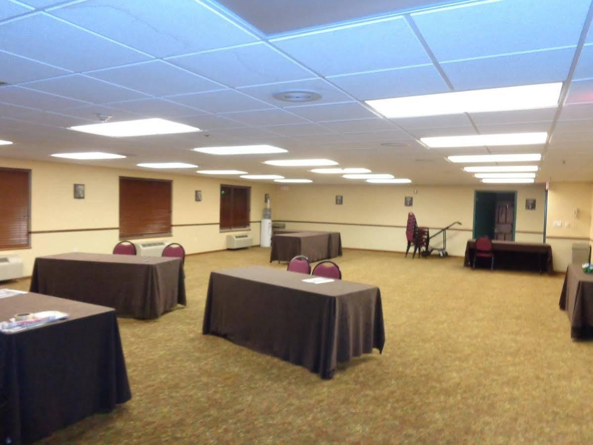 Country Inn & Suites By Radisson Bismarck Waterpark Экстерьер фото